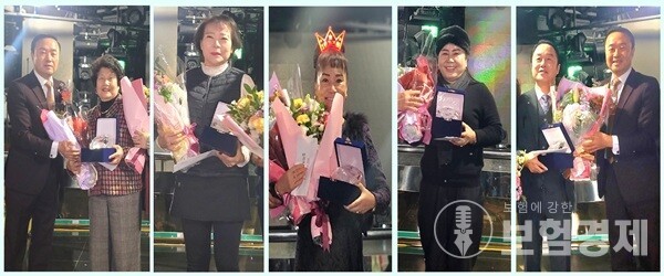 사진= 퍼펙트 20주년 행사 수상자왼쪽부터 이연이(보험명장상) 김가영(건수여왕상) 박은옥(업적여왕상) 명시단(업적우수상) 지장수(조직유공상)